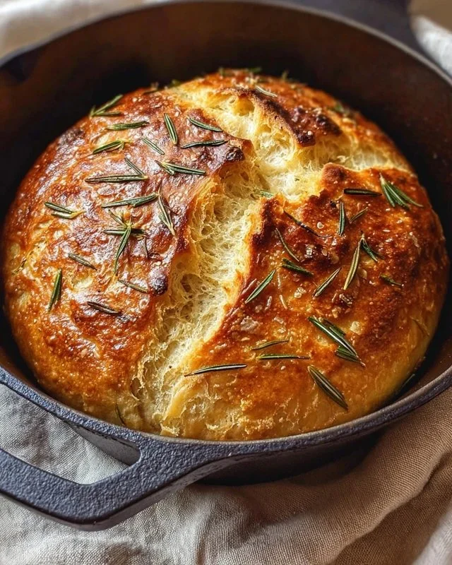 Dutch Oven Garlic Rosemary Bread